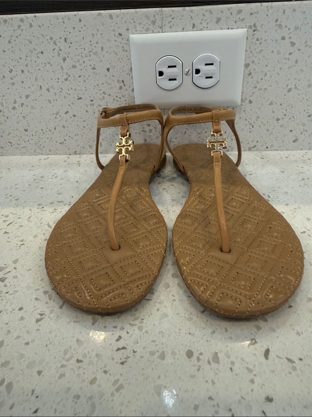 Tory Burch Marion Quilted Leather T-Strap Thong Sandals Tan Gold Logo with COA